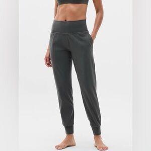 Athlete Salutation Jogger in Powervita